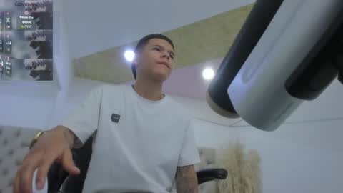 dylanroyce_ online show from May 9, 12:50 pm