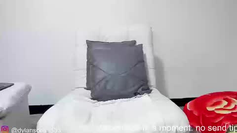 Snapshot of dylanscott_106 chatting on September 12, 6:52 pm dylanscott_106 online show from September 12, 6:52 pm