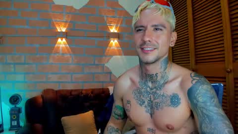 Snapshot of dylanstonne1 chatting on September 10, 11:25 pm D Y L A N online show from September 10, 11:25 pm