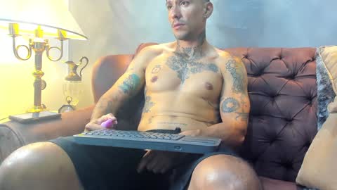 Snapshot of dylanstonne1 chatting on January 26, 9:51 pm D Y L A N online show from January 26, 9:51 pm
