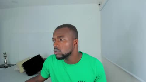 Snapshot of dylantaylor_1 chatting on January 4, 3:29 am Dylan Taylor online show from January 4, 3:29 am