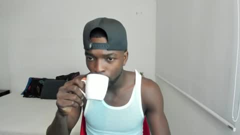 Snapshot of dylantaylor_1 chatting on February 14, 4:04 am Dylan Taylor online show from February 14, 4:04 am