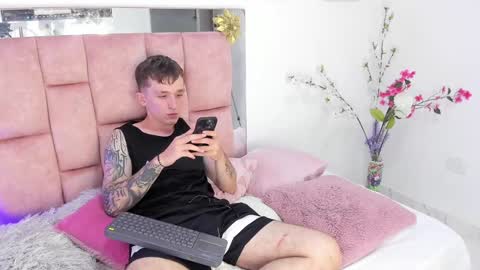 Snapshot of dylanwhite23 chatting on January 29, 2:30 am ---DYLAN--- online show from January 29, 2:30 am