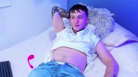 Snapshot of dylanwhite23 chatting on February 21, 7:01 am ---DYLAN--- online show from February 21, 7:01 am