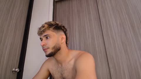 Snapshot of dylanxfun chatting on October 15, 3:52 pm dylanxfun online show from October 15, 3:52 pm