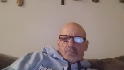 eddiee1068 online show from March 3, 2:41 am