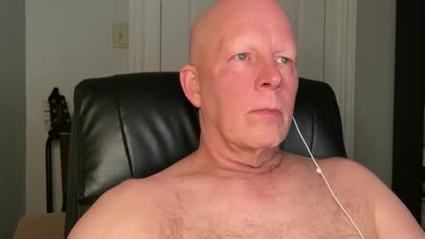 Snapshot of eddygl1968 chatting on February 13, 2:56 am Eddy online show from February 13, 2:56 am