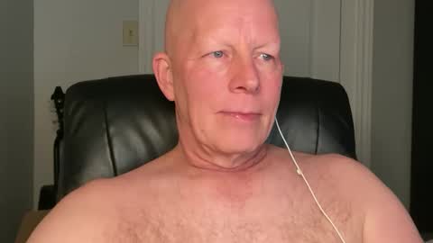 Snapshot of eddygl1968 chatting on February 10, 3:57 am Eddy online show from February 10, 3:57 am