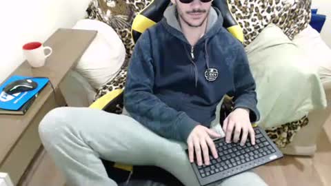 Snapshot of eduardobrain7 chatting on October 11, 12:25 am eduardobrain7 online show from October 11, 12:25 am