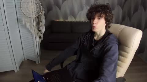 edvardblare online show from September 14, 5:37 pm