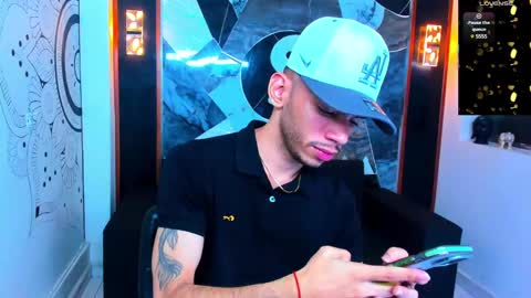 Snapshot of edward_24_ chatting on February 17, 4:09 am Edward Colleman online show from February 17, 4:09 am