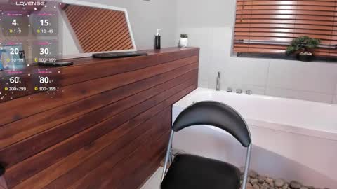 Snapshot of edward_maxx chatting on November 2, 3:44 am Eduardo online show from November 2, 3:44 am