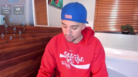 Snapshot of edward_maxx chatting on October 22, 5:55 am Eduardo online show from October 22, 5:55 am