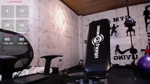 Snapshot of edward_maxx chatting on October 20, 5:44 am Eduardo online show from October 20, 5:44 am