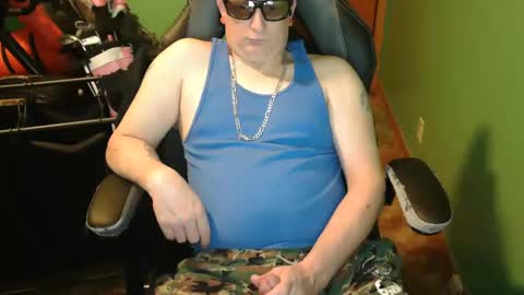 edwardaims_2please online show from May 4, 2:35 am
