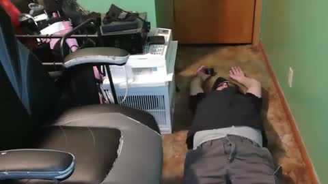 edwardaims_2please online show from April 28, 2:27 am