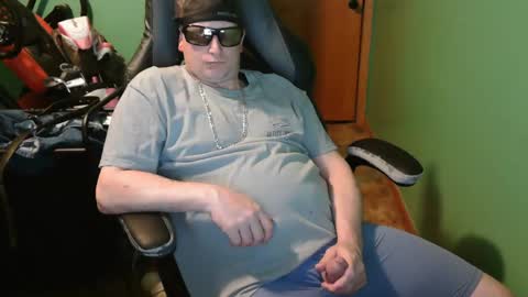 edwardaims_2please online show from April 30, 2:18 am