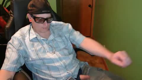 edwardaims_2please online show from April 29, 2:38 am