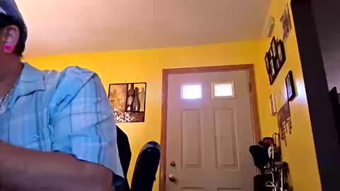 Snapshot of edwardaims_2please chatting on October 12, 7:52 pm edwardaims_2please online show from October 12, 7:52 pm