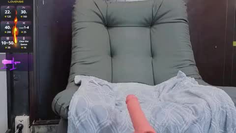 Snapshot of edwardross_ chatting on October 3, 9:53 pm Edward Ross online show from October 3, 9:53 pm