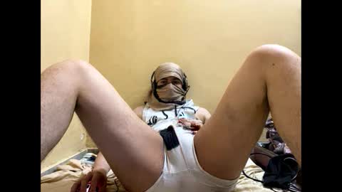Snapshot of egyptian_b0y1 chatting on January 10, 9:44 am egyptian_b0y1 online show from January 10, 9:44 am
