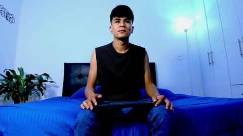 Snapshot of eiden_allenx1 chatting on December 5, 9:39 am eiden_allenx1 online show from December 5, 9:39 am