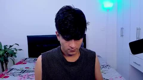 Snapshot of eiden_allenx1 chatting on February 10, 1:03 am eiden_allenx1 online show from February 10, 1:03 am
