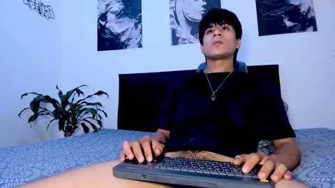 Snapshot of eiden_allenx1 chatting on October 15, 5:09 pm eiden_allenx1 online show from October 15, 5:09 pm