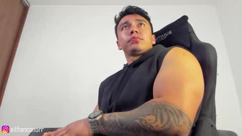 Snapshot of eithanconor1 chatting on October 16, 1:13 am EITHAN CONOR online show from October 16, 1:13 am