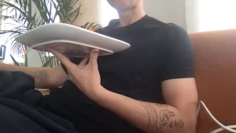 Snapshot of el_thunder chatting on September 22, 10:26 am MrE online show from September 22, 10:26 am