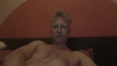Snapshot of el_thunder chatting on March 12, 8:20 pm MrE online show from March 12, 8:20 pm