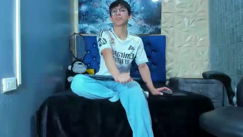 Elan Giralon online show from March 22, 9:09 pm