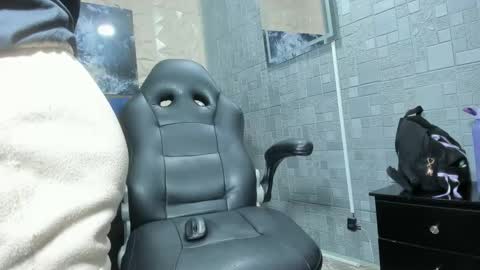 Elan Giralon online show from March 11, 1:45 am