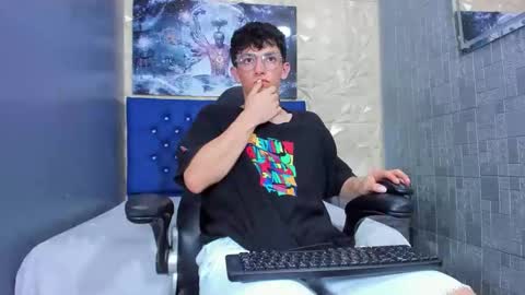 Elan Giralon online show from April 27, 12:18 am