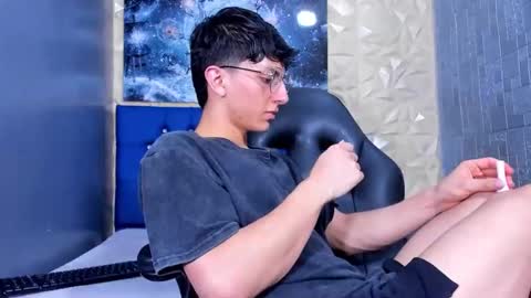 Elan Giralon online show from April 24, 9:50 pm