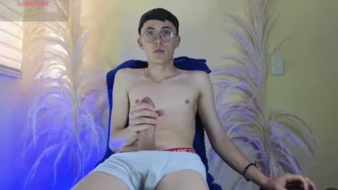 Snapshot of elian_cooper18 chatting on January 23, 1:13 pm Elian online show from January 23, 1:13 pm