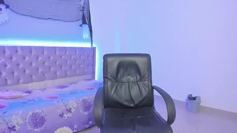 Snapshot of elias_ford chatting on November 1, 8:13 pm elias_ford online show from November 1, 8:13 pm