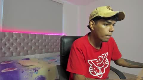 Snapshot of elias_ford chatting on October 28, 7:49 pm elias_ford online show from October 28, 7:49 pm