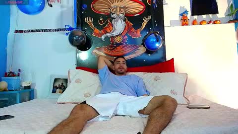 elias_salvatore_ online show from March 29, 5:02 pm