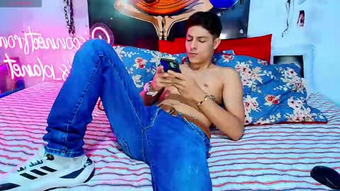 elias_salvatore_ online show from March 6, 4:59 pm