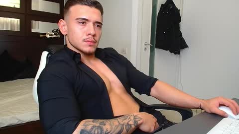 ElijahThorne online show from November 20, 6:56 am