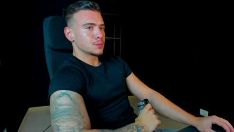 ElijahThorne online show from April 3, 6:43 am