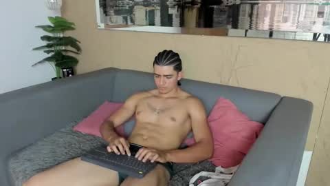 Elloit Colton online show from November 21, 9:36 pm