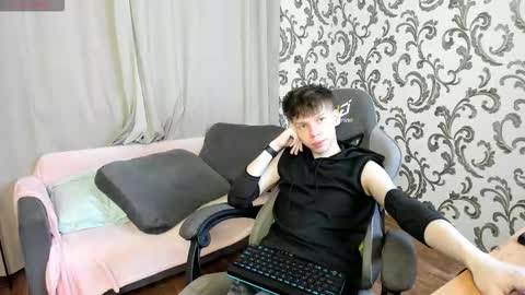 Snapshot of elliot_mars_ chatting on October 15, 5:20 pm elliot_mars_ online show from October 15, 5:20 pm