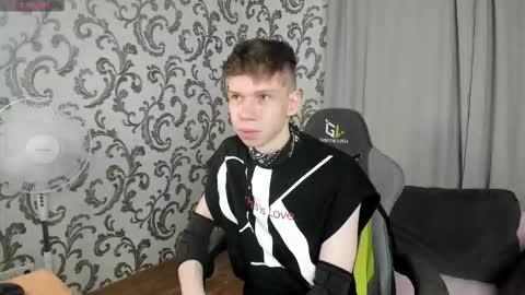 Snapshot of elliot_mars_ chatting on October 2, 5:17 pm elliot_mars_ online show from October 2, 5:17 pm