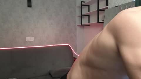 Snapshot of elliot_muscle04 chatting on October 14, 10:11 am elliot_muscle04 online show from October 14, 10:11 am