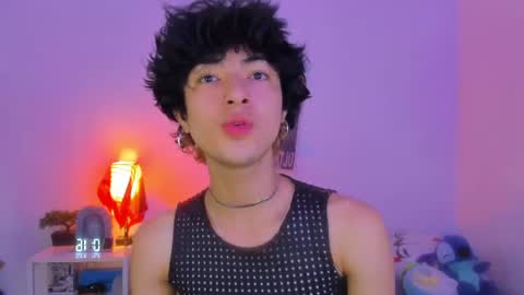 elliotvolkov online show from June 20, 3:28 pm