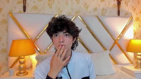 elliotvolkov online show from December 14, 7:10 pm