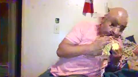 Snapshot of elmario24 chatting on September 29, 12:13 pm elmario24 online show from September 29, 12:13 pm