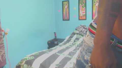 elmiltonnjakee online show from February 25, 9:32 am